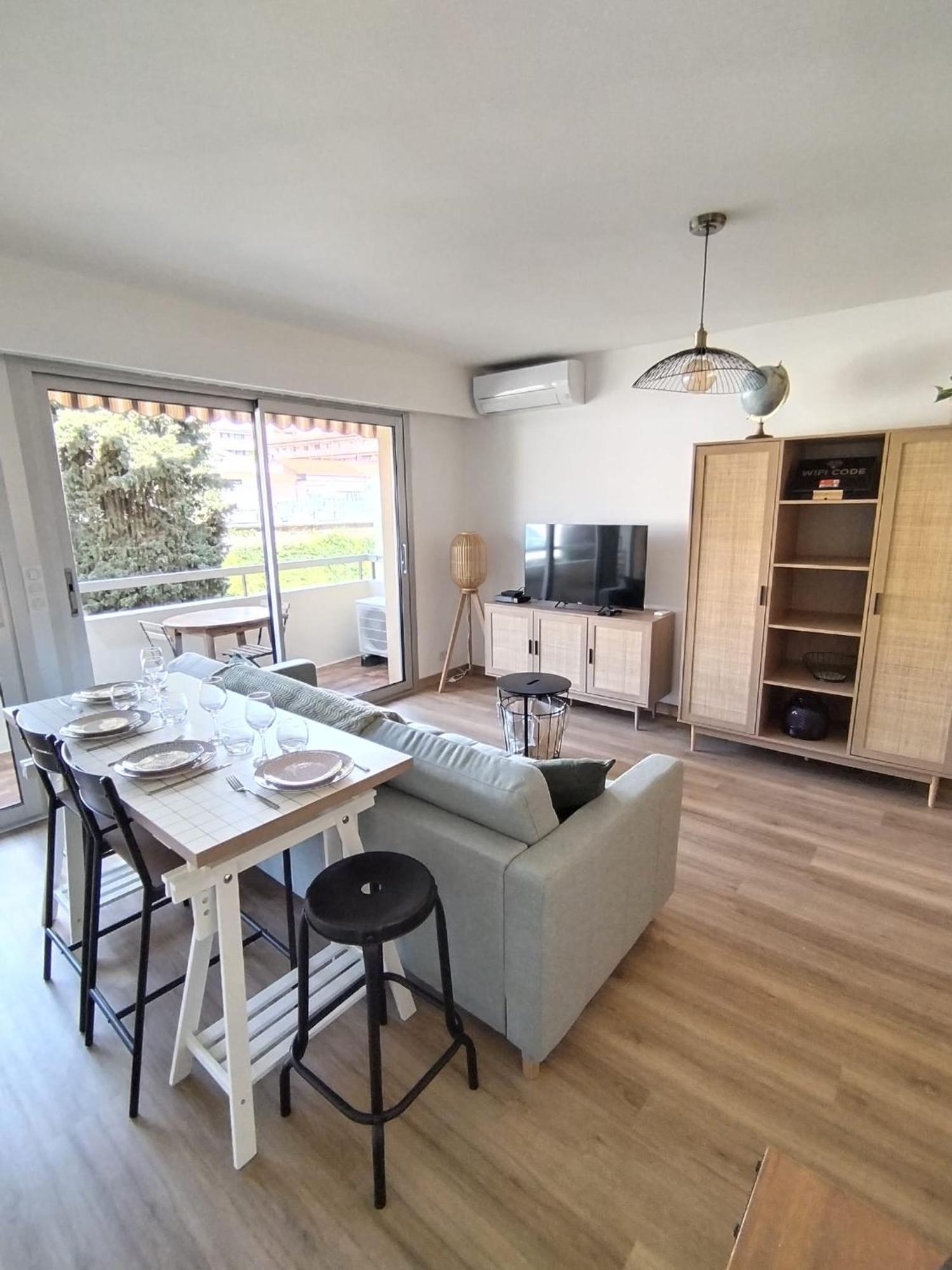 Studio Avec Coin Nuit Roquebrune-Cap-Martin Bagian luar foto
